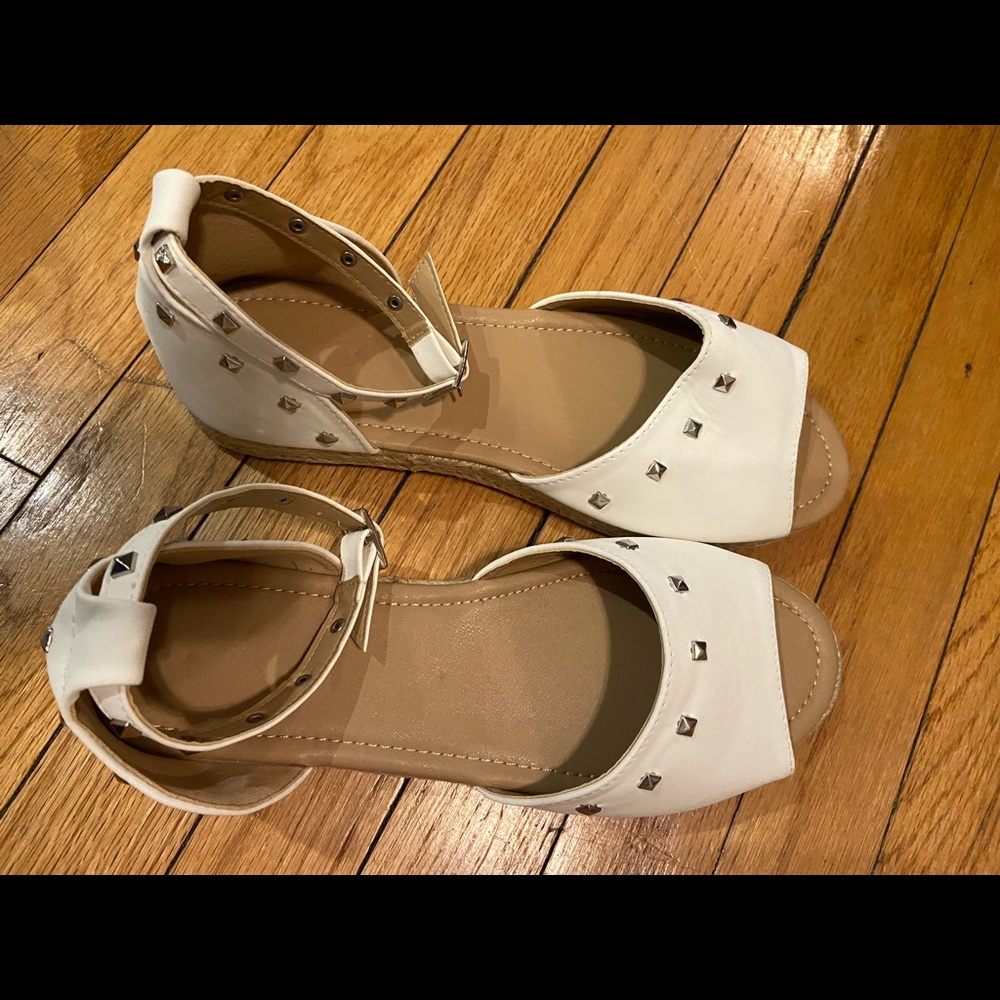 BRAND NEW SANDALS